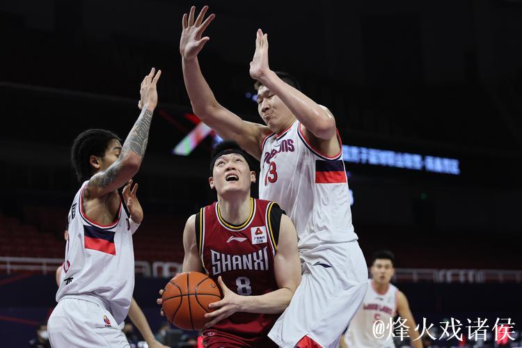 三人男篮-中国男篮16-21荷兰 张宁7分4篮板